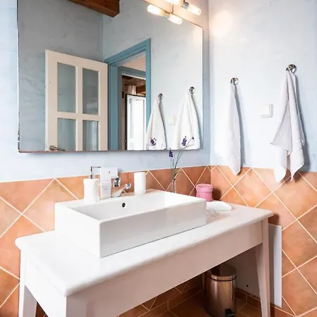 Beachfront Turquoise With Private Pool, Bbq And Ping Pong Table Chania (Crete)