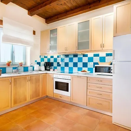 Villa Beachfront Turquoise With Private Pool, Bbq And Ping Pong Table Chania (Crete)