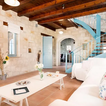 Villa Beachfront Turquoise With Private Pool, Bbq And Ping Pong Table Chania (Crete)