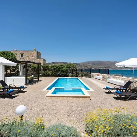 Beachfront Turquoise With Private Pool, Bbq And Ping Pong Table