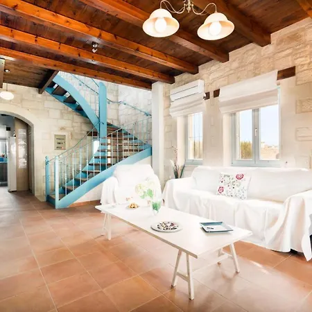 Beachfront Turquoise With Private Pool, Bbq And Ping Pong Table * Chania (Crete)