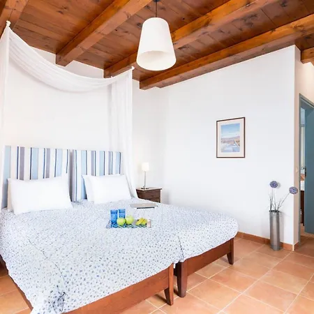 Beachfront Turquoise With Private Pool, Bbq And Ping Pong Table * Chania (Crete)