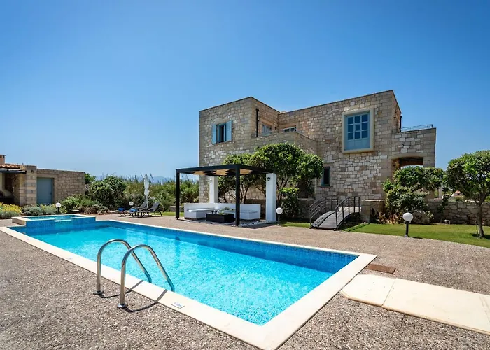 Beachfront Turquoise With Private Pool, Bbq And Ping Pong Table Villa