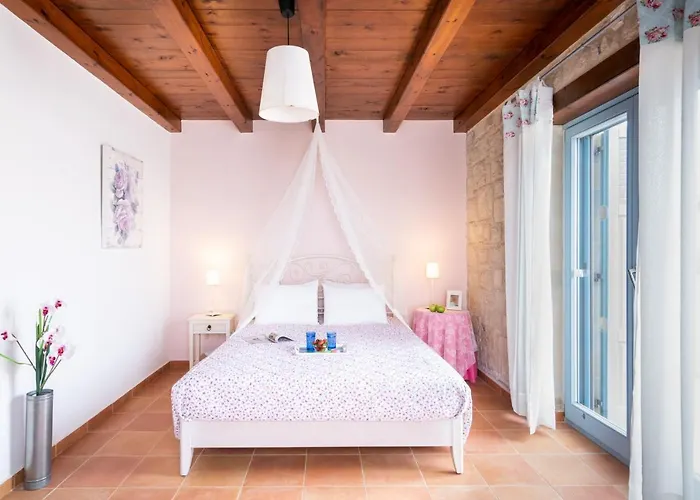 Beachfront Turquoise With Private Pool, Bbq And Ping Pong Table Villa